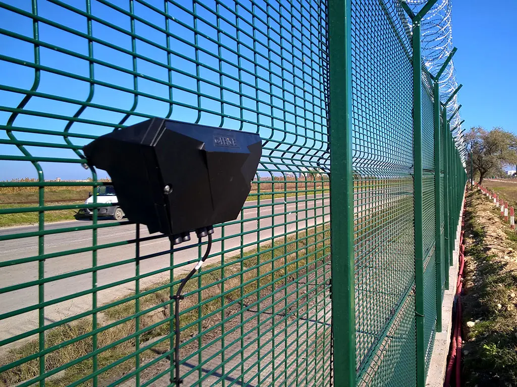 フェンス侵入検知センサー『G-Fence 3000』 - 株式会社東北